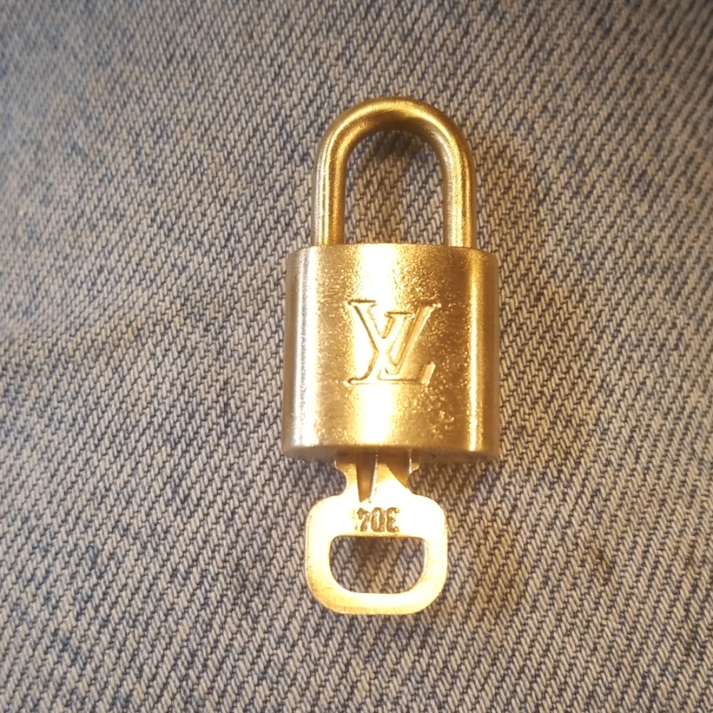 louis vuitton lock and key $ 304 paris